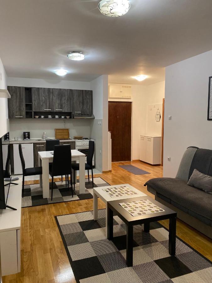 Family Home Nis , Free Parking Esterno foto